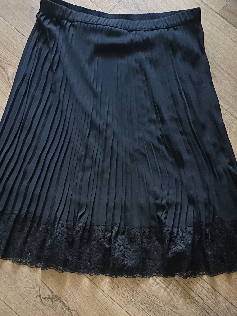 Black Accordion Skirt Minimalist Floral Hemline Knife Pleats Lined